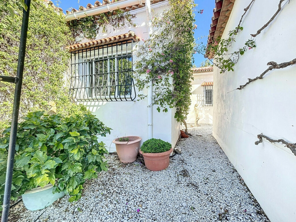 Detached Villa Canillas de Aceituno Málaga - image 44