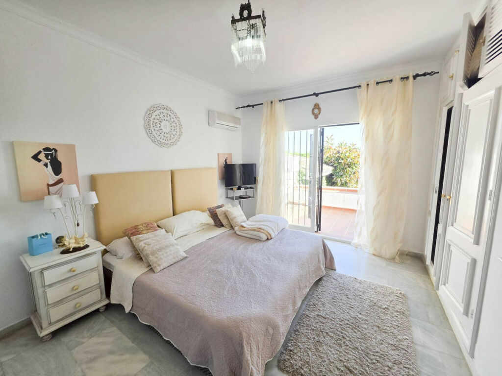 Townhouse El Paraiso Málaga - image 44