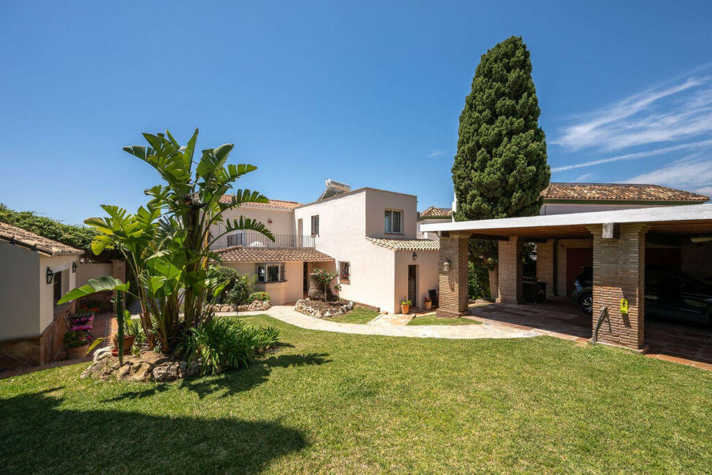Detached Villa Río Real Málaga - image 45