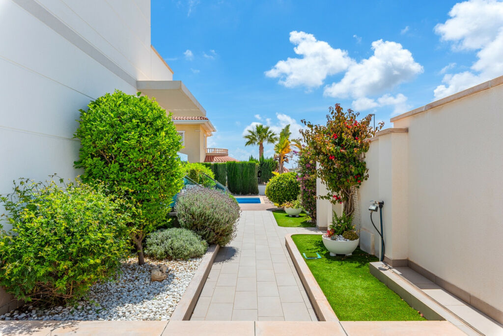 Detached Villa Ciudad Quesada Alicante - image 45
