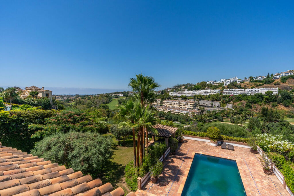 Detached Villa Nueva Andalucía Málaga - image 38