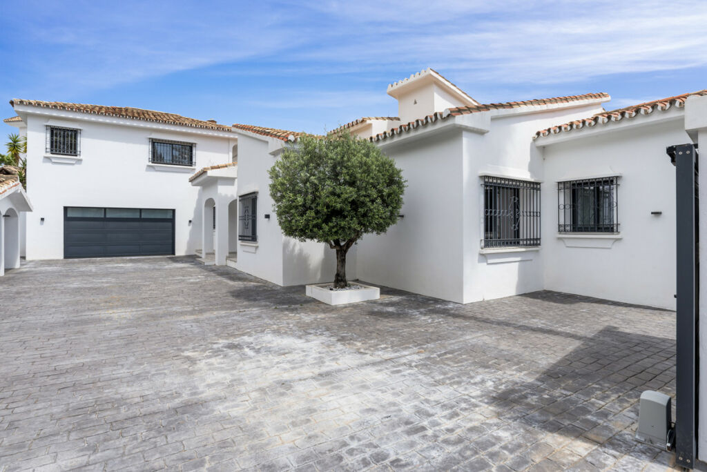 Detached Villa Benahavís Málaga - image 47