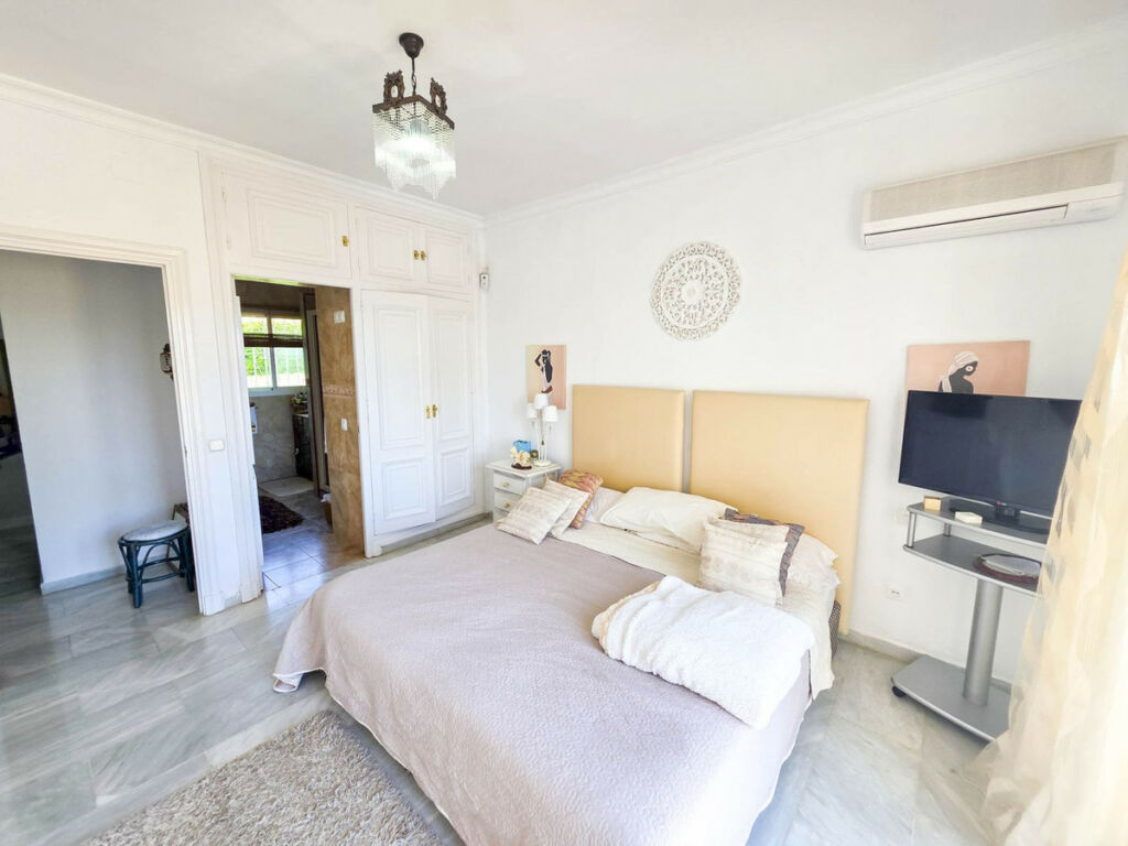 Townhouse El Paraiso Málaga - image 46