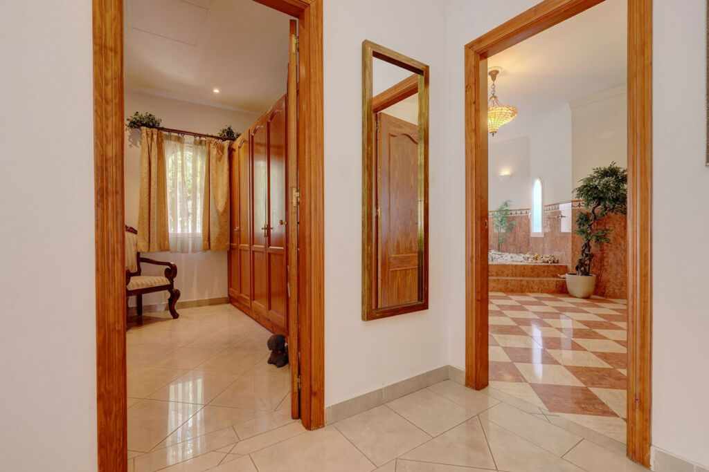 Detached Villa Benahavís Málaga - image 48
