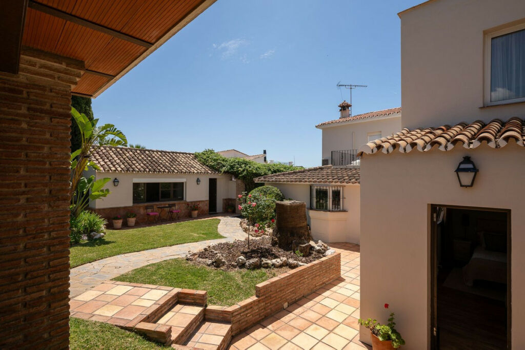 Detached Villa Río Real Málaga - image 48