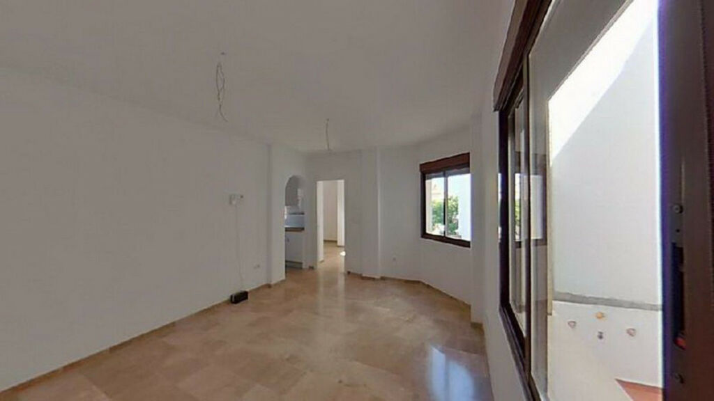 Middle Floor Apartment Fuengirola Málaga - image 5