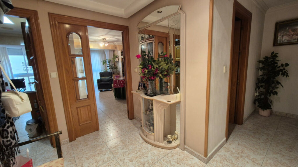 Middle Floor Apartment Torrevieja Alicante - image 5
