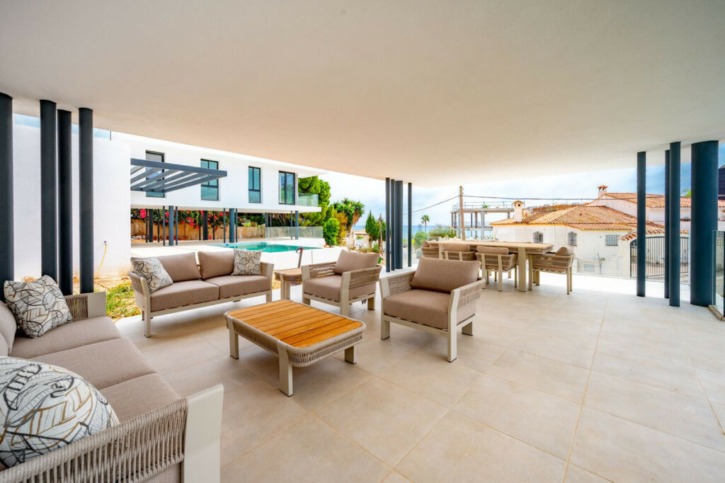 Detached Villa El Chaparral Málaga - image 5