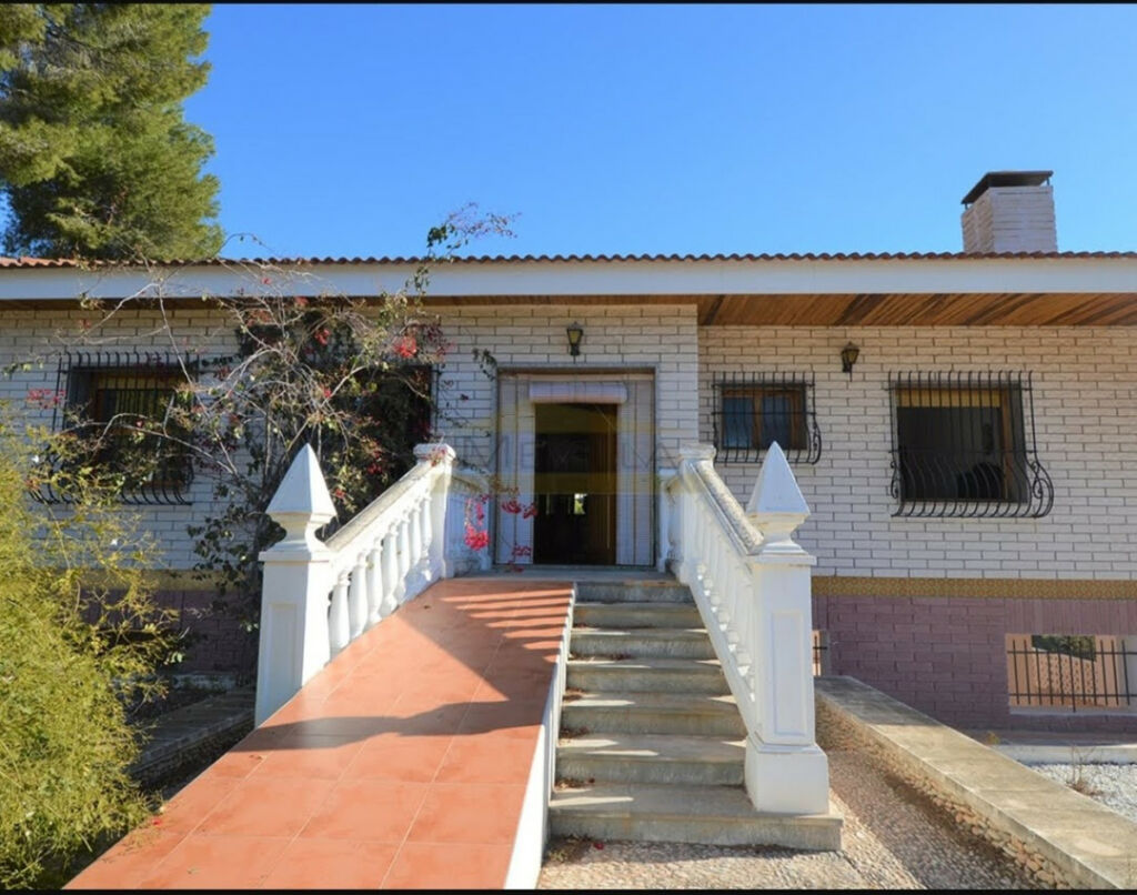 Detached Villa Campoamor Alicante - image 5
