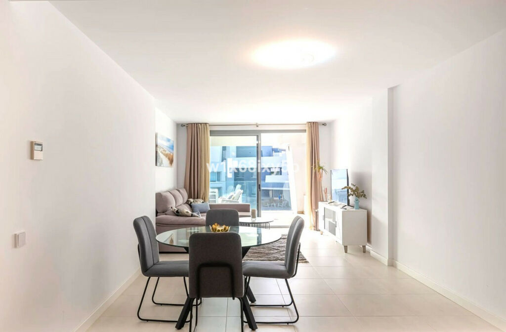 Middle Floor Apartment Selwo Málaga - image 5