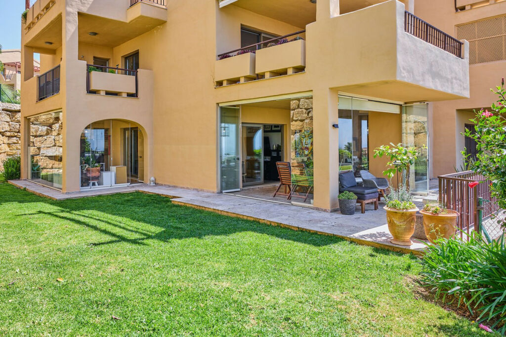 Ground Floor Apartment Benahavís Málaga - image 5