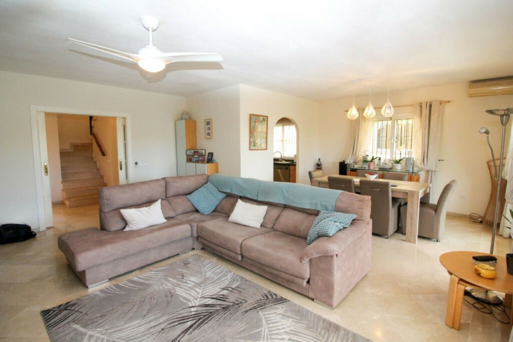Townhouse Riviera del Sol Málaga - image 5
