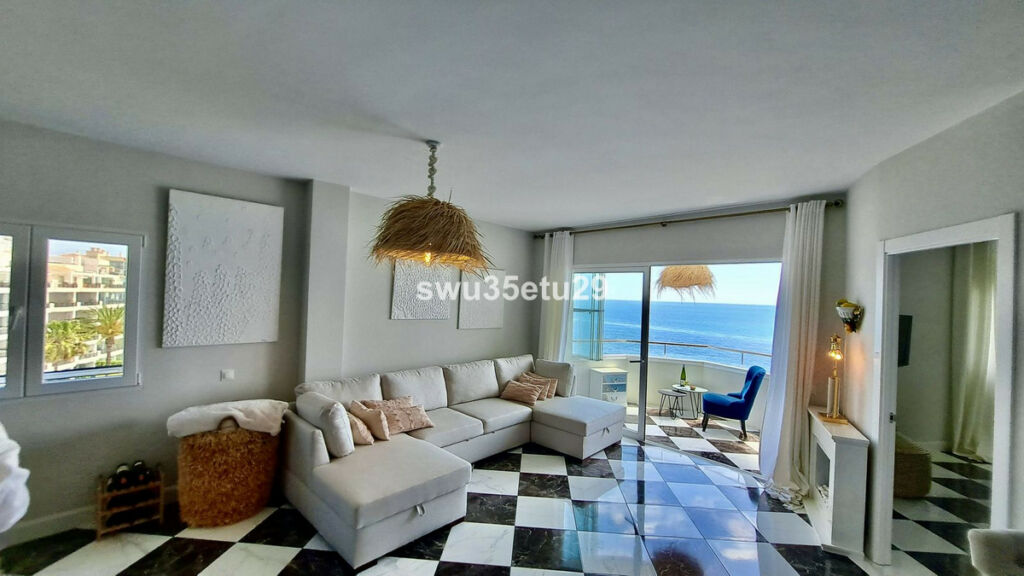 Middle Floor Apartment Calahonda Málaga - image 5