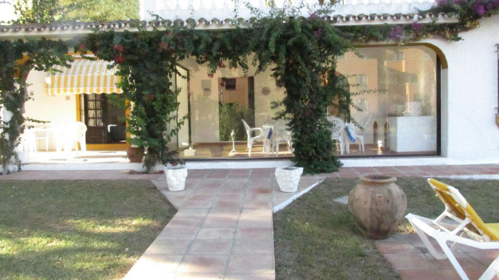 Detached Villa San Pedro de Alcántara Málaga - image 5