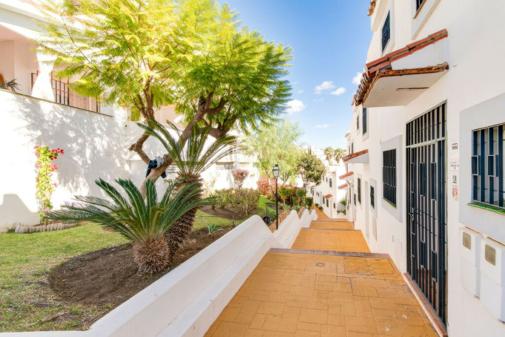 Townhouse Nueva Andalucía Málaga - image 6