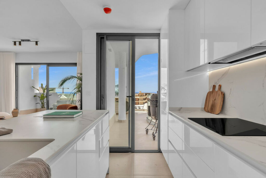 Middle Floor Apartment Fuengirola Málaga - image 5