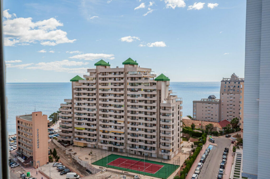 Middle Floor Apartment Calpe Alicante - image 4