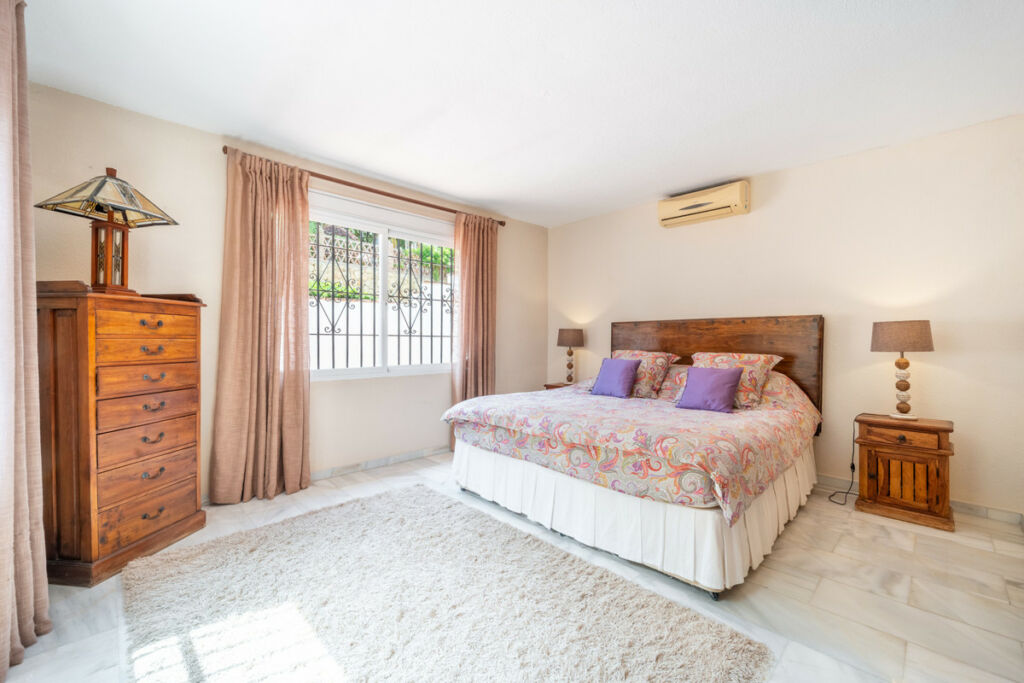 Detached Villa El Rosario Málaga - image 5