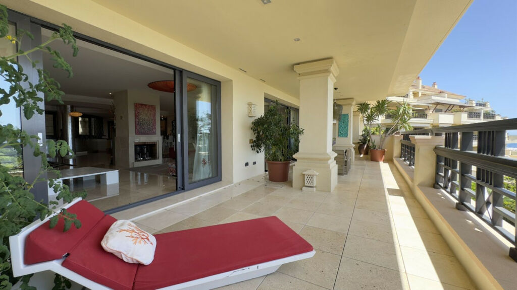 Middle Floor Apartment Puerto Banús Málaga - image 6