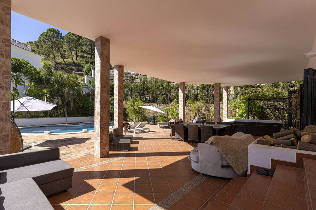 Detached Villa Benahavís Málaga - image 5