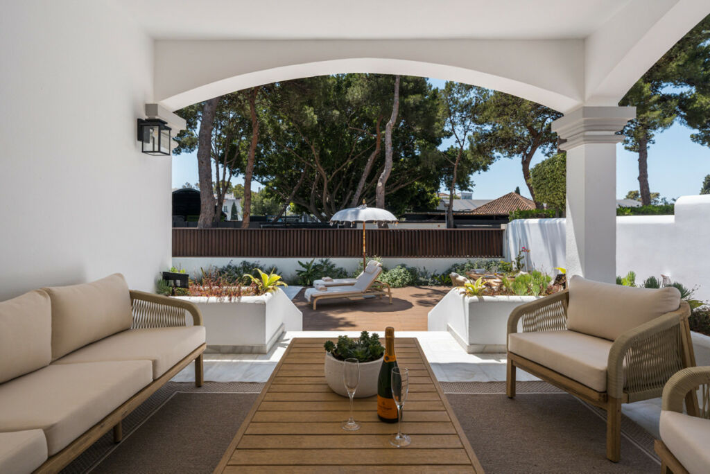 Detached Villa Nueva Andalucía Málaga - image 5