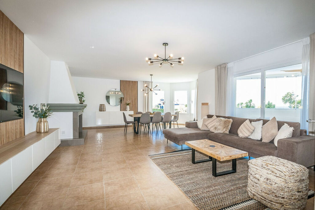 Detached Villa Estepona Málaga - image 5