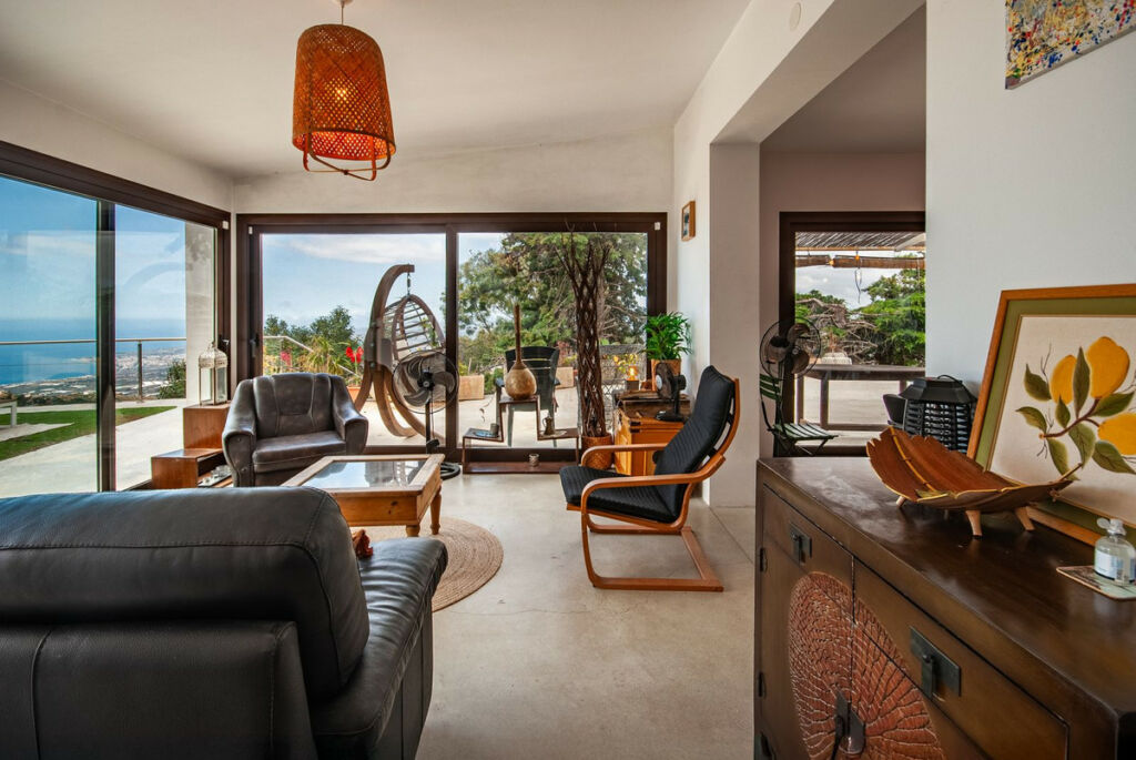 Detached Villa Sayalonga Málaga - image 5