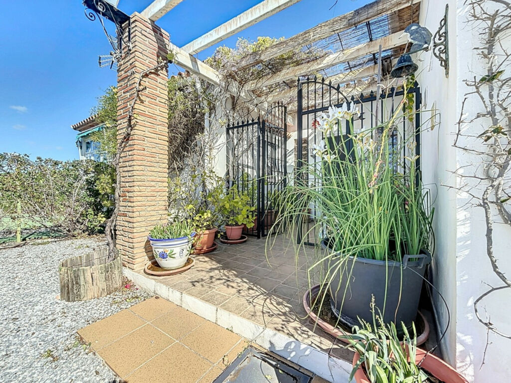 Detached Villa Canillas de Aceituno Málaga - image 5