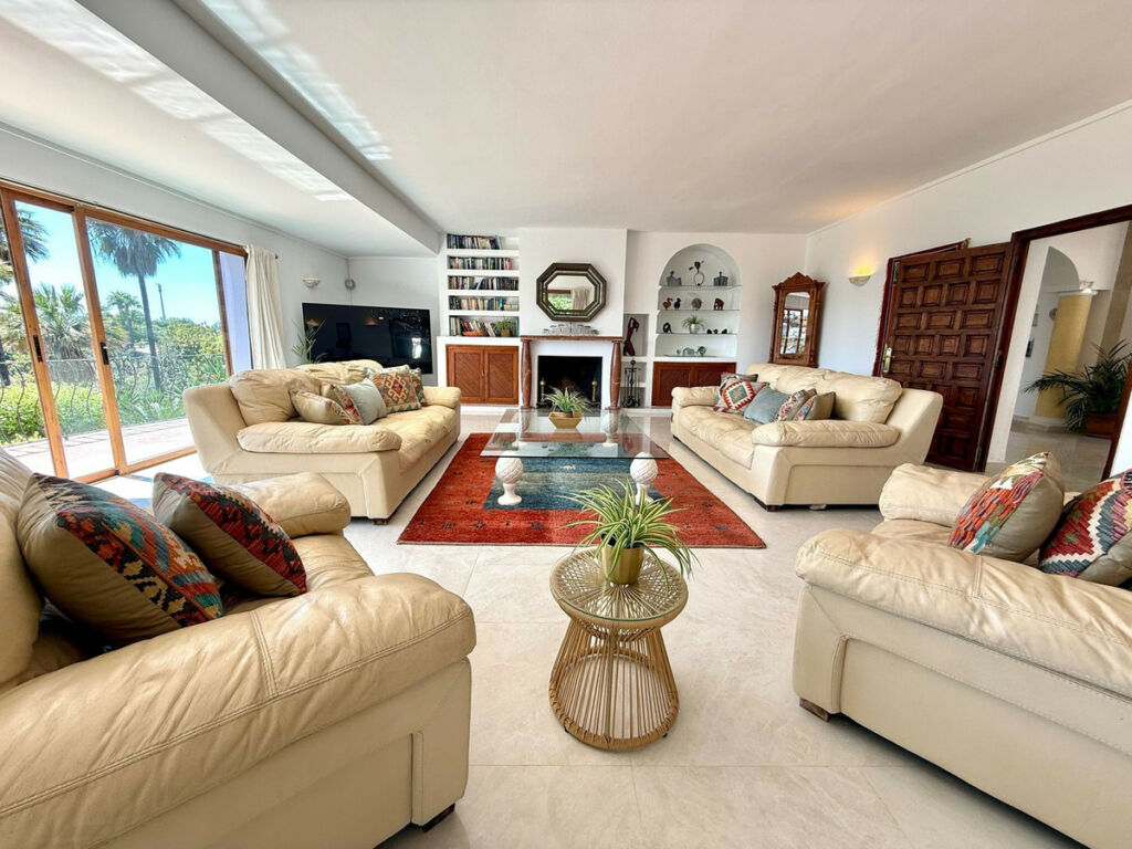 Detached Villa Guadalmina Alta Málaga - image 5