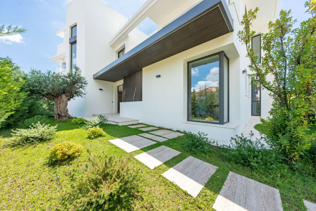 Detached Villa La Quinta Málaga - image 5