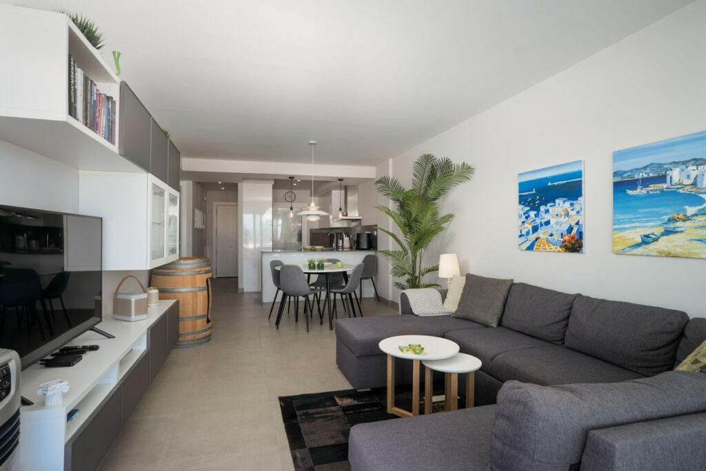 Middle Floor Apartment Torreblanca Málaga - image 5