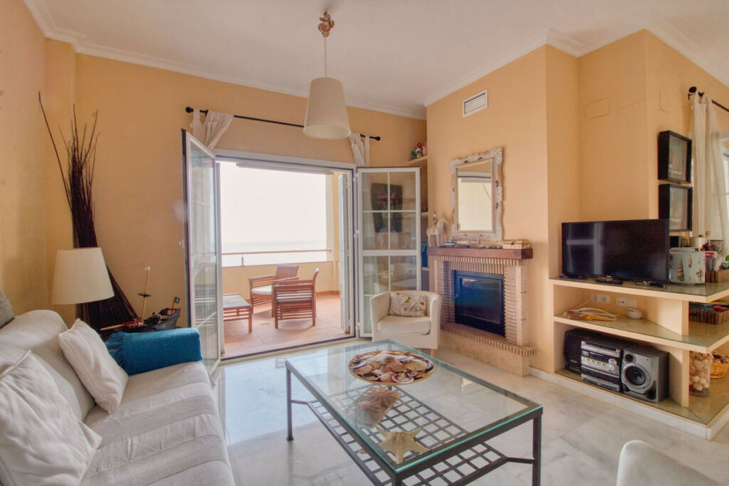 Middle Floor Apartment Manilva Málaga - image 5