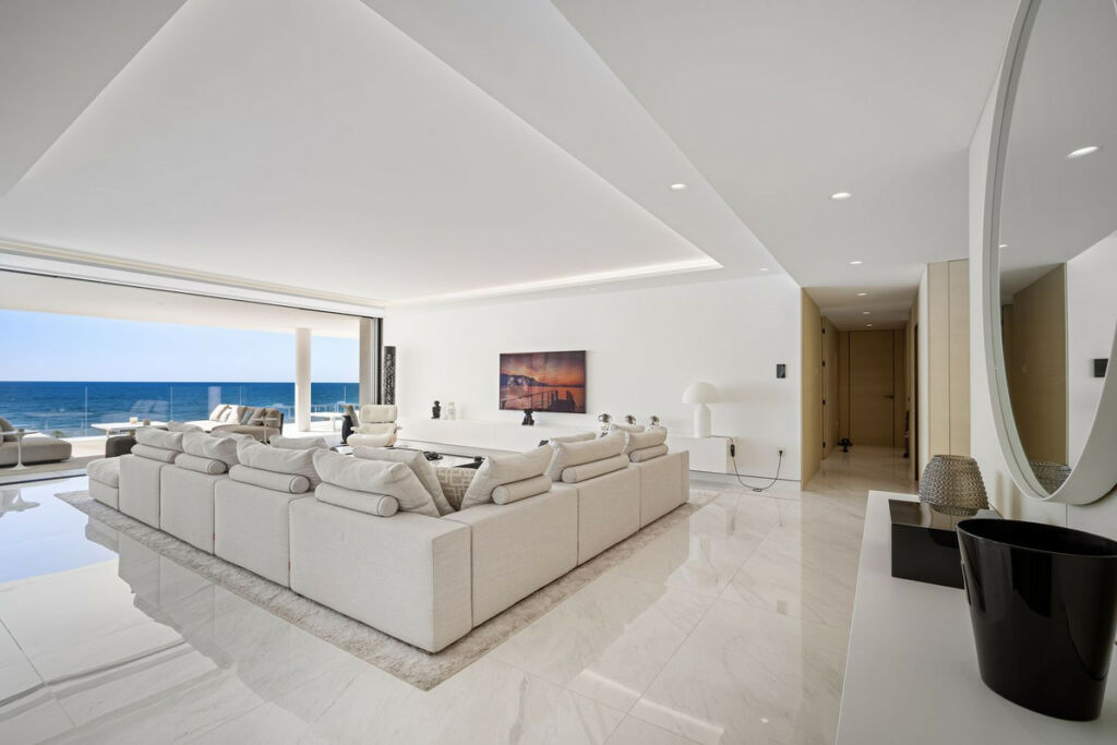 Middle Floor Apartment Estepona Málaga - image 5