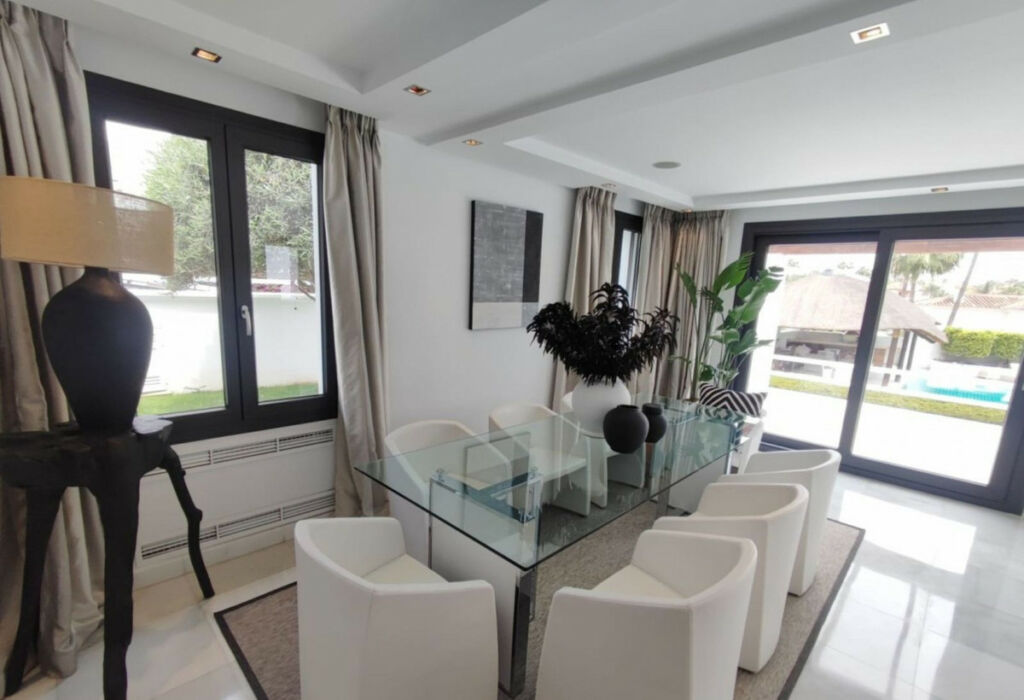 Detached Villa Nueva Andalucía Málaga - image 5