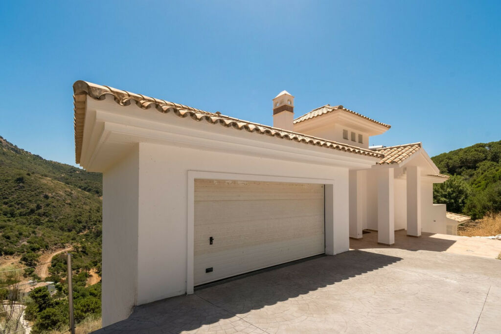 Detached Villa Benahavís Málaga - image 5