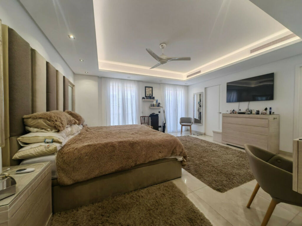 Detached Villa Estepona Málaga - image 5