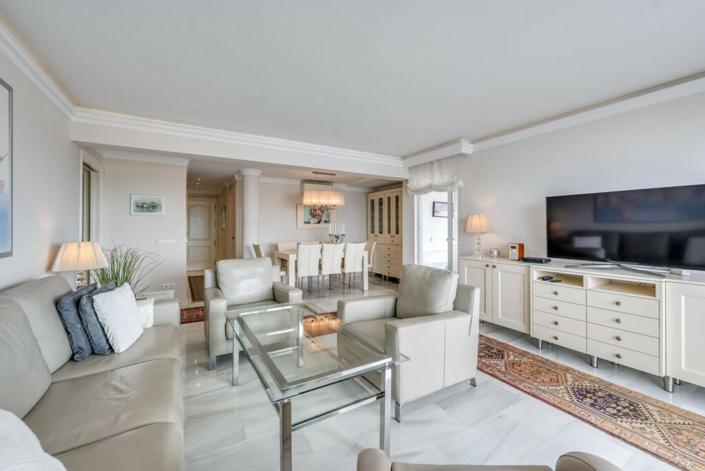 Middle Floor Apartment Marbella Málaga - image 5