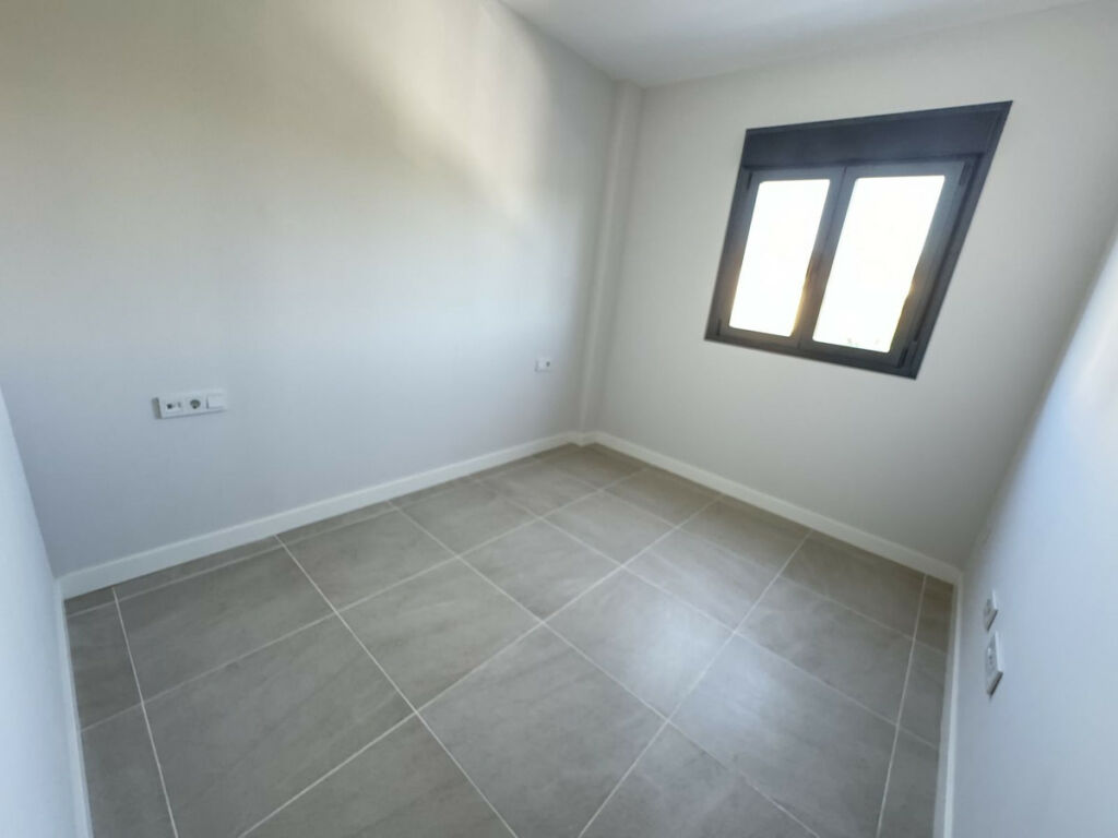 Middle Floor Apartment Estepona Málaga - image 5