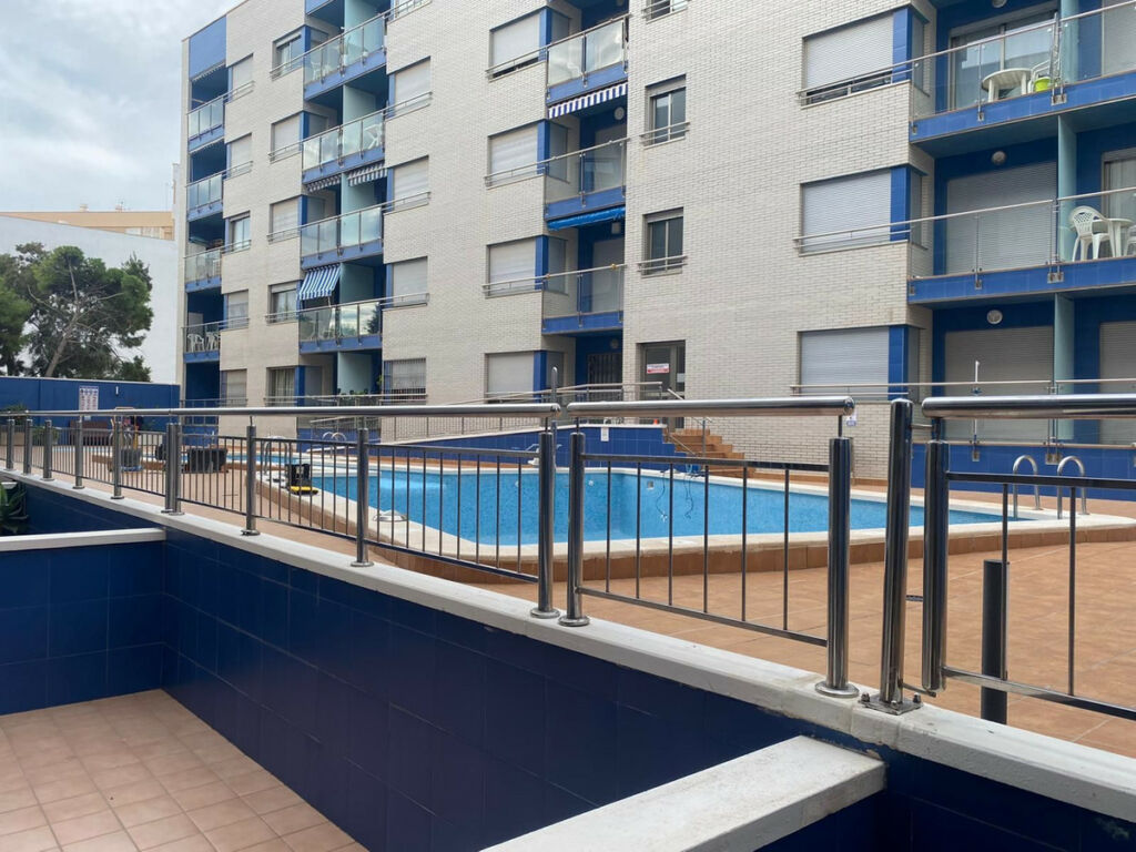 Middle Floor Apartment Torrevieja Alicante - image 5