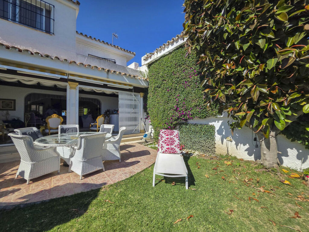 Townhouse El Paraiso Málaga - image 5