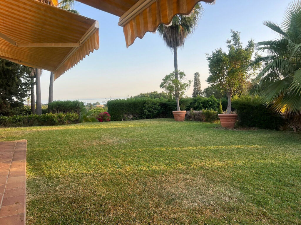 Detached Villa Elviria Málaga - image 5