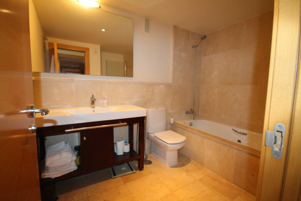 Middle Floor Apartment Benahavís Málaga - image 7