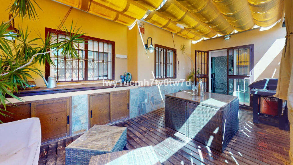 Ground Floor Apartment Cala del Moral Málaga - image 5