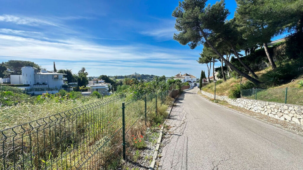 Residential Plot El Paraiso Málaga - image 5