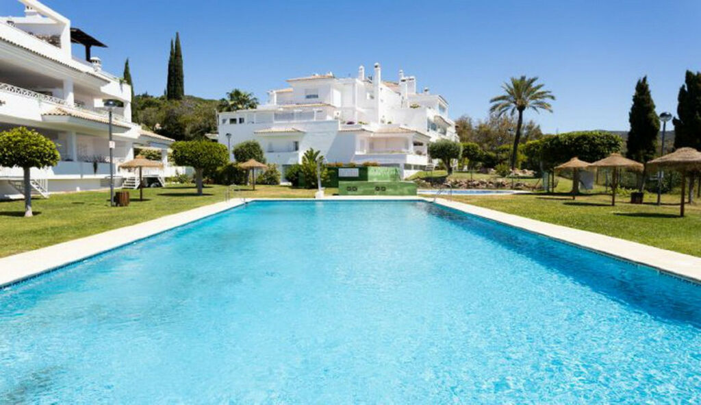 Ground Floor Apartment Río Real Málaga - image 5
