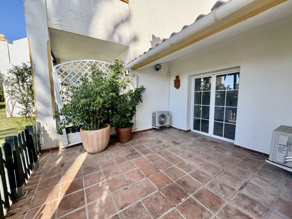Townhouse Estepona Málaga - image 5