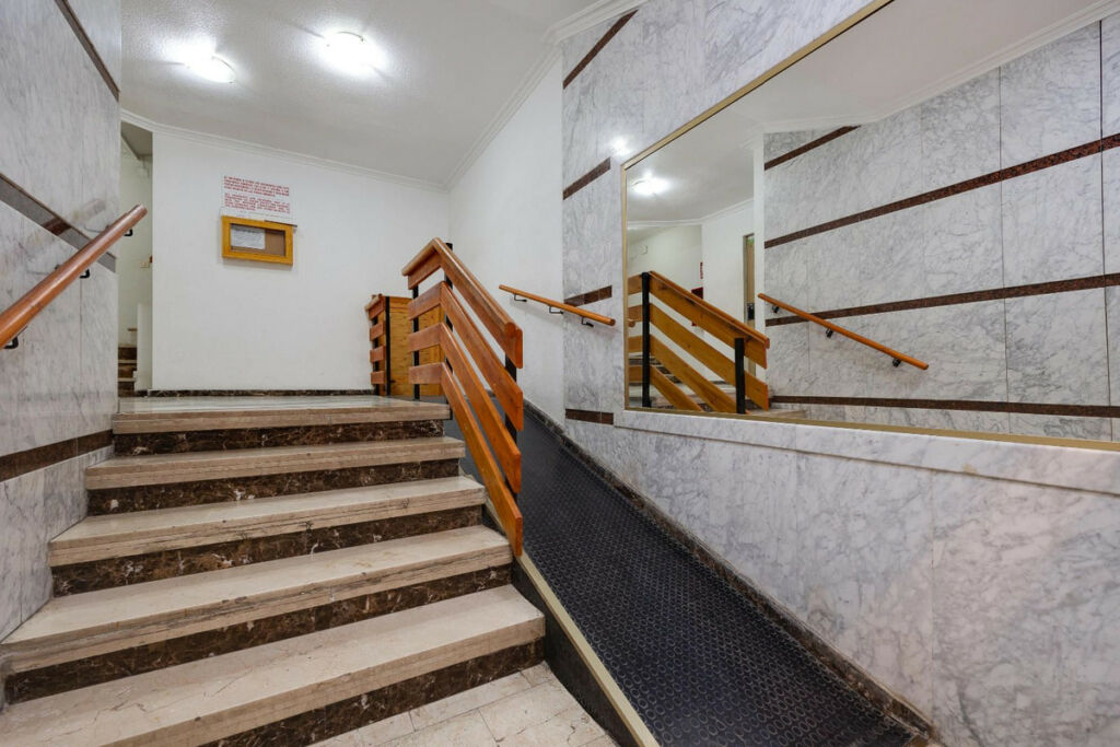 Middle Floor Apartment Torrevieja Alicante - image 5