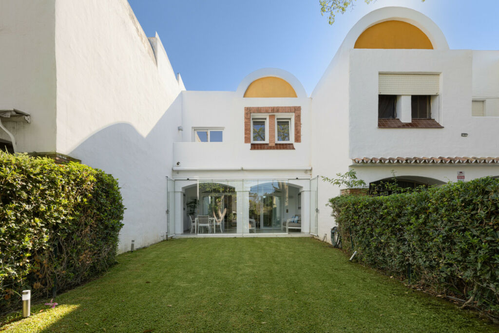 Townhouse Estepona Málaga - image 5