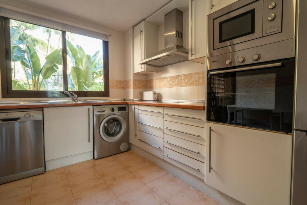 Ground Floor Apartment Benahavís Málaga - image 5