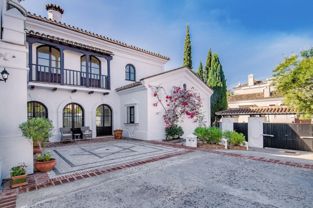 Detached Villa Elviria Málaga - image 5